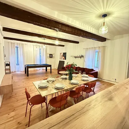 Le Playground - T4 Apartmán *